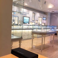 Photo taken at STAR JEWELRY the shop Omotesando by Showa H. on 2/12/2012