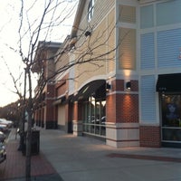 รูปภาพถ่ายที่ The Shoppes at Farmington Valley โดย Mike V. เมื่อ 3/5/2012