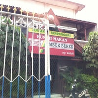 Photo taken at Ayam Goreng Mbok Berek Ny. Astuti by Okky C. on 8/12/2012
