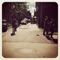 Foto tirada no(a) Dally in the Alley por Sam M. em 9/8/2012