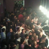 รูปภาพถ่ายที่ Lotte 6 Drinks &amp;amp; Dance โดย Eduardo M. เมื่อ 3/3/2012
