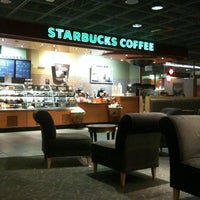 รูปภาพถ่ายที่ Starbucks โดย Giacomo R. เมื่อ 3/9/2012