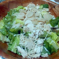 8/14/2012 tarihinde Katie D.ziyaretçi tarafından California Monster Salads'de çekilen fotoğraf