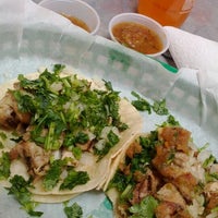 5/6/2012 tarihinde Cosmo C.ziyaretçi tarafından The Burrito Shop'de çekilen fotoğraf