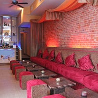 Foto tomada en Sahra Hookah Lounge  por Thrillist el 7/11/2012