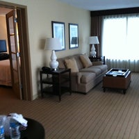 Foto tirada no(a) Sheraton Louisville Riverside Hotel por Mark D. em 5/29/2012
