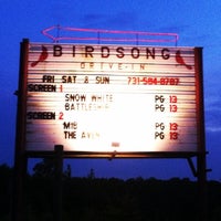 Foto tirada no(a) Birdsong Drive In por Scott B. em 6/2/2012