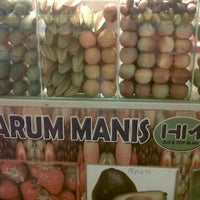 Photo taken at harum manis juz and sop buah by shinta q. on 6/11/2012