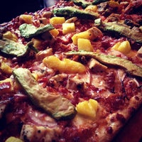 Foto scattata a Pizza Fusion of Westchase da Mo A. il 6/8/2012