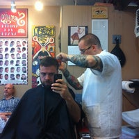 7/27/2012 tarihinde Jordan S.ziyaretçi tarafından Liberty Barber Shop'de çekilen fotoğraf