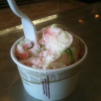 4/28/2012 tarihinde John D.ziyaretçi tarafından Lizzy&amp;#39;s Ice Cream'de çekilen fotoğraf