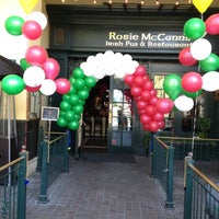 รูปภาพถ่ายที่ Rosie McCann&amp;#39;s Irish Pub &amp;amp; Restaurant โดย Julia A. เมื่อ 5/5/2012