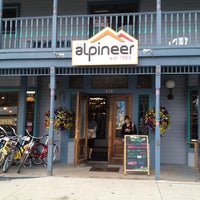 Foto tirada no(a) The Alpineer por Alan F. em 8/6/2012