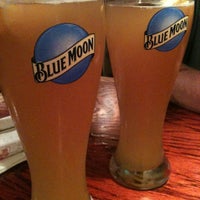 Photo taken at Red Robin Gourmet Burgers and Brews by Tinuh❤ on 8/19/2012