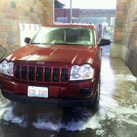 Foto tirada no(a) Super Car Wash por Cornelia em 8/6/2012