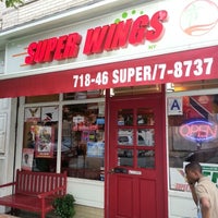 รูปภาพถ่ายที่ SUPER WINGS NY โดย Rob Qc. M. เมื่อ 7/21/2012