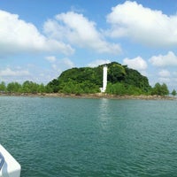 Photo taken at Pulau Merambong, Gelang Patah by ジャンパー™ on 2/16/2012