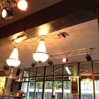 รูปภาพถ่ายที่ Café De Roeter โดย Szamil R. เมื่อ 6/18/2012