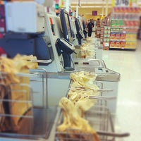 Photo taken at Giant Food by Tracy S. on 4/2/2012