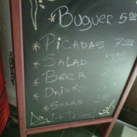 Photo prise au Pintas Bar &amp;amp; Lounge par Maury R. le2/24/2012
