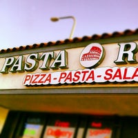 Das Foto wurde bei Pasta Roma von Abraham U. am 6/4/2012 aufgenommen