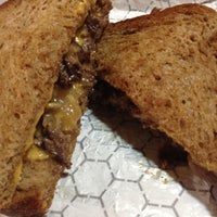 รูปภาพถ่ายที่ MLT Cheese Steaks and Grilled Cheese. โดย Gabriela M. เมื่อ 8/3/2012