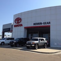 Das Foto wurde bei Herrin-Gear Toyota von Ean S. am 4/13/2012 aufgenommen