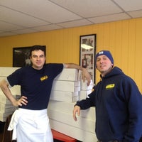 2/5/2012에 Paulo M.님이 Lovey&amp;#39;s Pizza &amp;amp; Grill에서 찍은 사진