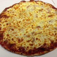 Снимок сделан в Dominick&amp;#39;s Pizza and Pasta пользователем frank l. 4/20/2012