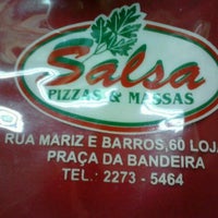 Photo taken at Salsa Pizzas e Massas by Nathalia R. on 3/21/2012