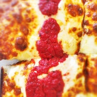 7/16/2012 tarihinde chuckerziyaretçi tarafından Pizza Squared Detroit Style Pizza'de çekilen fotoğraf