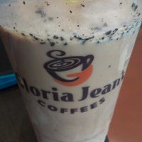 Photo taken at Gloria Jeans Coffees by Nectarios I. on 9/4/2012