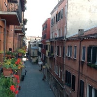 Photo taken at Alloggi Agli Artisti Hotel Venice by Vladimir G. on 4/28/2012