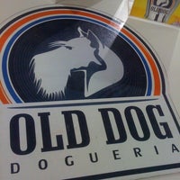 5/15/2012 tarihinde Thea R.ziyaretçi tarafından Old Dog Dogueria'de çekilen fotoğraf