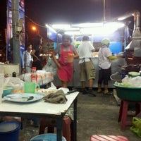 Photo taken at รัชดา สุกี้อาหารตามสั่ง @ หน้าบิ๊กซีบางพลี by Nuboom B. on 3/12/2012