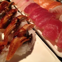 รูปภาพถ่ายที่ Fontana Sushi โดย Danny T. เมื่อ 4/16/2012