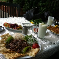 Das Foto wurde bei Beylerbeyi Et Lokantası von Emre am 6/23/2012 aufgenommen