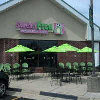 Photo taken at sweetFrog Sterling by Michael A. on 5/5/2012