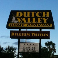 รูปภาพถ่ายที่ Dutch Valley Restaurant โดย John R. เมื่อ 6/2/2012