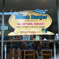 Foto scattata a The Beach Burger da Shamese S. il 6/7/2012