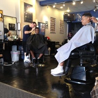 8/14/2012 tarihinde Whitziyaretçi tarafından South Street Barbers'de çekilen fotoğraf