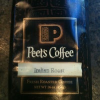Foto tomada en Peet&#39;s Coffee &amp; Tea  por Phil G. el 8/14/2012
