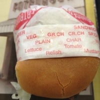 Foto scattata a Fat Burger da Heather M. il 3/24/2012