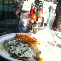 รูปภาพถ่ายที่ Soma Inn Café โดย Dan F. เมื่อ 4/15/2012