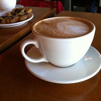 4/25/2012 tarihinde Elizabeth P.ziyaretçi tarafından Caffè Art Java'de çekilen fotoğraf