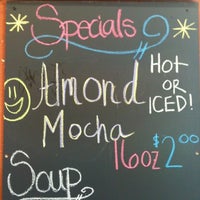 Foto scattata a Mojo Cafe &amp;amp; Drive Thru da Erika il 8/4/2012