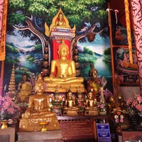 Photo taken at วัดพระเจ้าทองทิพย์ by Pongzen I. on 4/17/2012