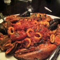 8/19/2012 tarihinde Robert C.ziyaretçi tarafından Ragazzi Italian Restaurant'de çekilen fotoğraf