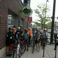 4/14/2012 tarihinde Elizabeth B.ziyaretçi tarafından Greenstreet Cycles'de çekilen fotoğraf
