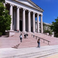 4/29/2012 tarihinde Damian W.ziyaretçi tarafından National Gallery of Art - West Building'de çekilen fotoğraf